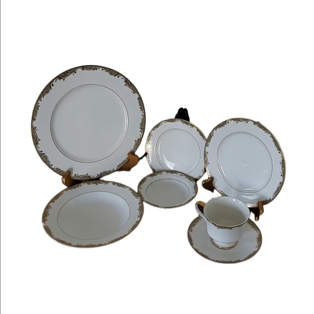 Chateau by Sango #3627 6 Place  setting‎ dinnerware Plus 1 covered Sugar Bowl